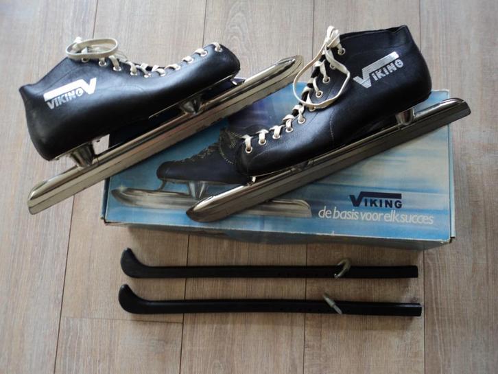 Viking Lage Noren maat 42 in goede staat en beschermers!!!!!, Sport en Fitness, Schaatsen, Gebruikt, Noren, Viking, Ophalen of Verzenden