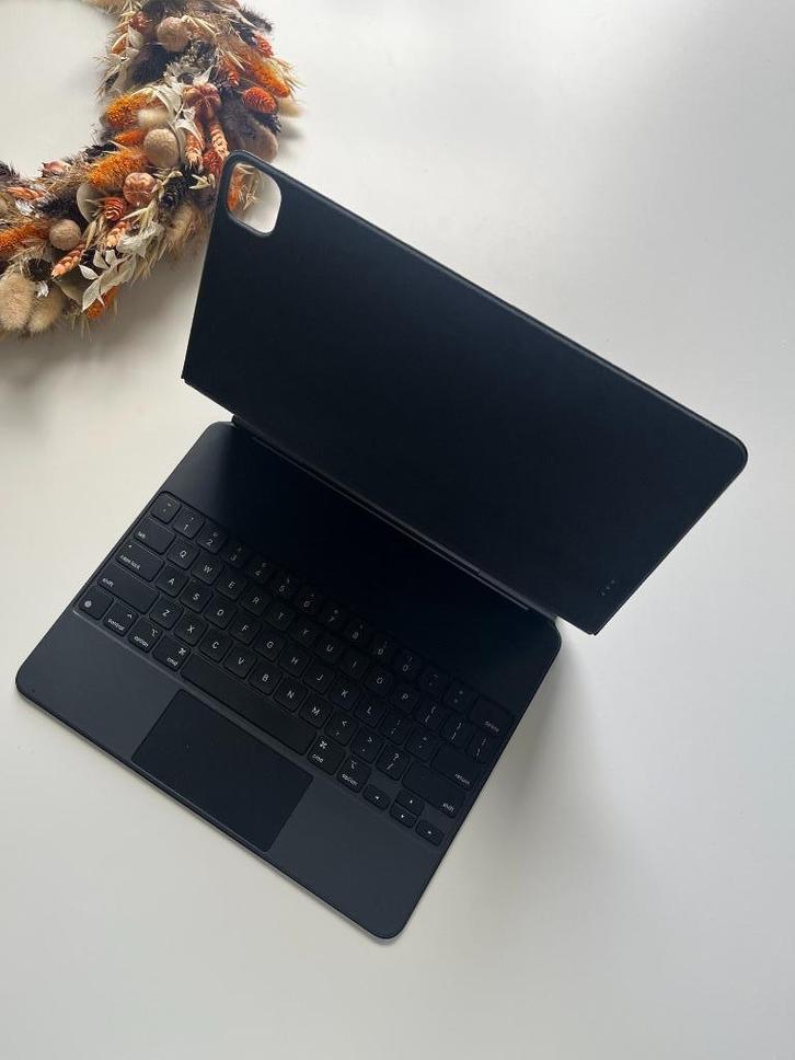 Apple Magic Keyboard Ipad Pro 12.9 3e tm 6e gen, Computers en Software, Tablet-hoezen, Zo goed als nieuw, Bescherming voor- en achterkant
