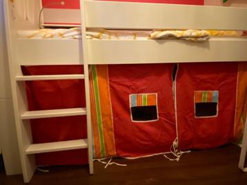 Leuke kids halfhoogslaper met tent (buitenmaat 114 x 208 cm) beschikbaar voor biedingen