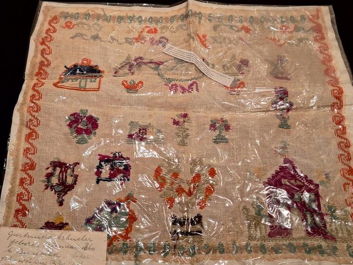 Merklap borduurwerk 1868 Geertruida Schueler, Antiek en Kunst, Antiek | Kleden en Textiel, Ophalen of Verzenden