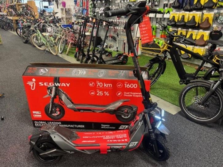 Segway Ninebot Kickscooter ZT3 PRO e step uit voorraad €729, Fietsen en Brommers, Steps, Nieuw, Elektrische step (E-scooter), Verzenden