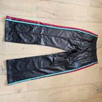 Zwarte Adidas Chile62 trainingsbroek met strepen, mt S, Kleding | Heren, Sportkleding, Verzenden, Zwart, Zo goed als nieuw, Algemeen