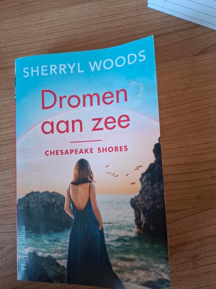 Dromen aan zee - Sherryl Woods, Boeken, Romans, Zo goed als nieuw, Nederland, Ophalen of Verzenden
