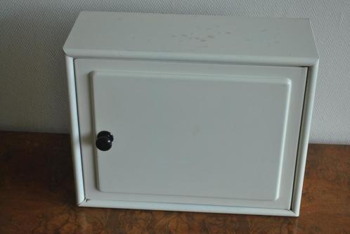 Medicijnkastje, metaal, vintage, Huis en Inrichting, Badkamer | Badkamermeubels, Gebruikt, Overige typen, Minder dan 100 cm, Minder dan 50 cm