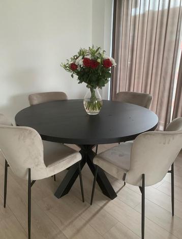 Ronde eettafel 130 cm beschikbaar voor biedingen