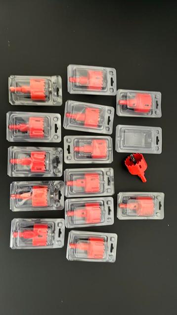 Gatenzaag: 42mm. Zink staal PVC. Gatenboor rood beschikbaar voor biedingen