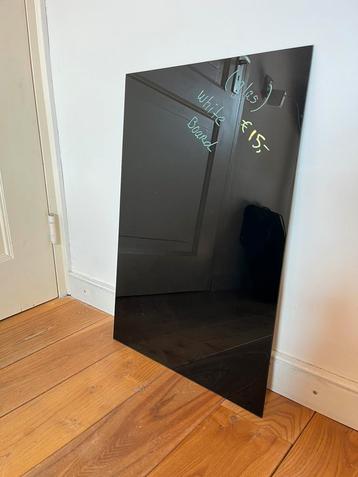 Blackboard van glas beschikbaar voor biedingen