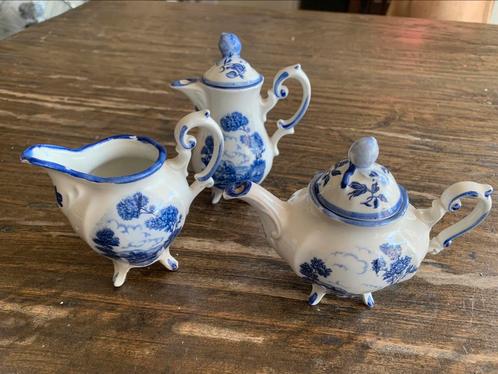 Miniatuurset koffie- thee en roomkan, Ceramiche Italy, Antiek en Kunst, Antiek | Keramiek en Aardewerk, Ophalen of Verzenden