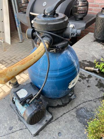 Zandfilter, pomp werkend te zien.

 beschikbaar voor biedingen