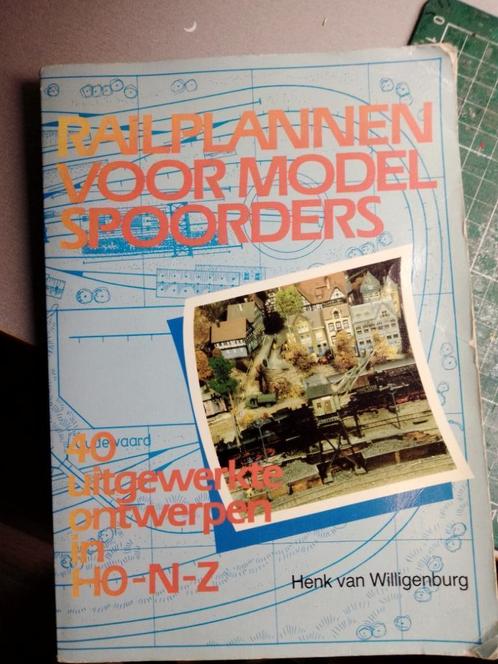 modelspoorwegboek, Boeken, Vervoer en Transport, Gelezen, Trein, Ophalen of Verzenden