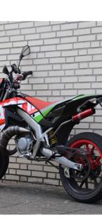 ik zoek een gebruikte kappenset voor een aprilia sx50 2017, Fietsen en Brommers, Brommers | Overige merken, Ophalen, 6 versnellingen