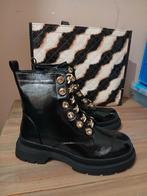 Zwarte lak boots met gouden details, Zwart, Lage of Enkellaarzen, Nieuw, Ophalen of Verzenden