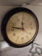 Vintage Junghans quartz wandklok, Antiek en Kunst, Antiek | Klokken, Ophalen of Verzenden