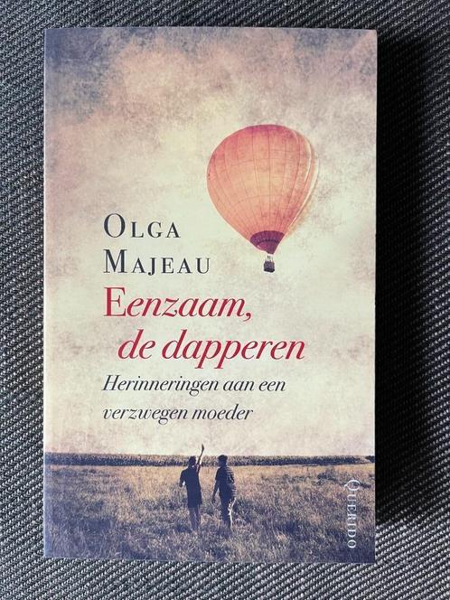 Olga Majeau - Eenzaam, de dapperen. (2020), Boeken, Romans, Zo goed als nieuw, Ophalen of Verzenden