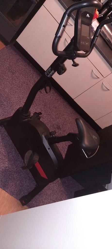 Crivit hometrainer met telefoonhouder.4 keer gebruikt, Sport en Fitness, Fitnessapparatuur, Gebruikt, Hometrainer, Ophalen