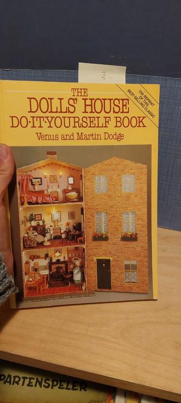 Poppenhuis maak boek beschikbaar voor biedingen