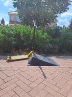 Gouden stuntstep met kleine schans/ramp, Ophalen of Verzenden, Gebruikt, Gewone step, Story
