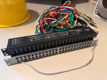 2x 19” patchbays, 3m multicore, lots of patch cables beschikbaar voor biedingen