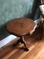 Oude Bijzet tafel bruin hout  met motief, Ophalen of Verzenden