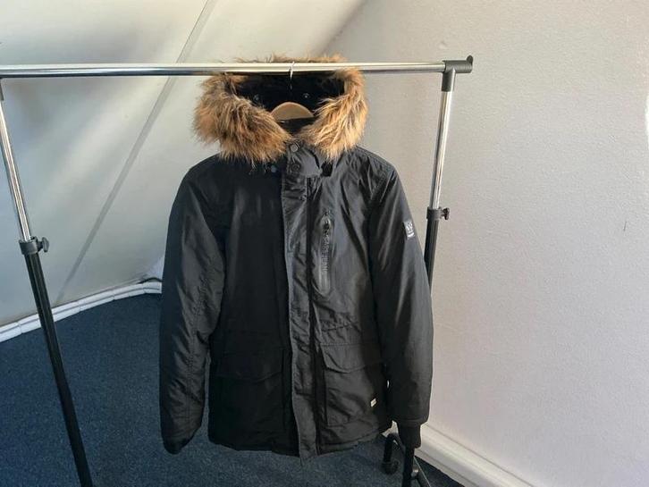 Blauwe winterjas met capuchon - Cars Jeans maat 152/158, Kinderen en Baby's, Kinderkleding | Maat 152, Zo goed als nieuw, Jongen