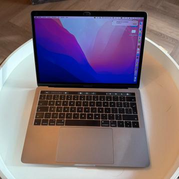 MacBook Pro 13 inch i7 | 16 GB | 512 GB SSD beschikbaar voor biedingen