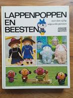Lappenpoppen en beesten    Henriette Beukers, Ophalen of Verzenden, Zo goed als nieuw, Poppen maken