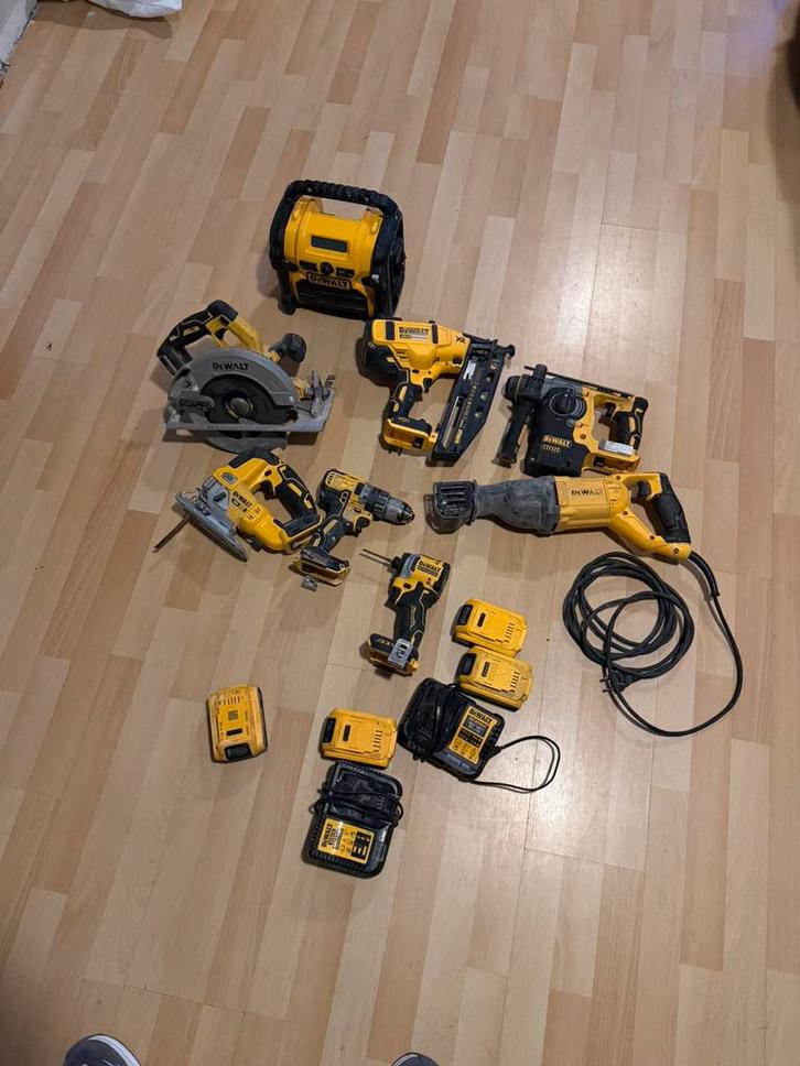 Mooie set van Dewalt, Doe-het-zelf en Verbouw, Gereedschap | Machine-onderdelen en Toebehoren, Zo goed als nieuw, Ophalen