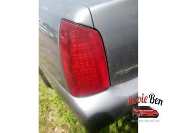 Achterlicht links van een Cadillac De Ville beschikbaar voor biedingen