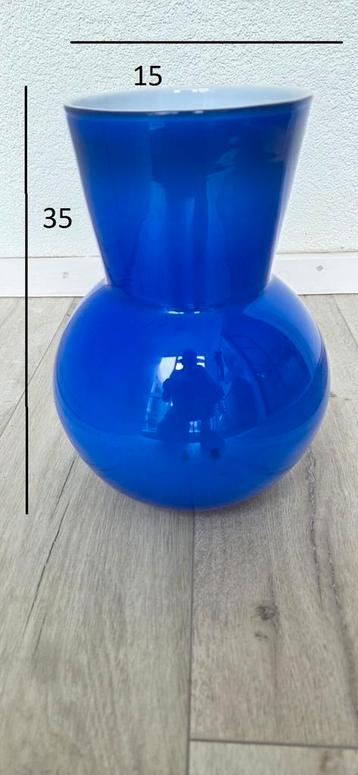 Blauwe vaas, vaas blauw beschikbaar voor biedingen
