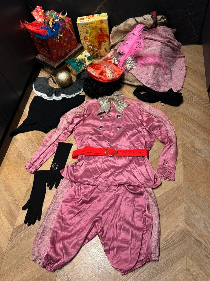 Pietenpak roze barok maat xxl vintage chique sinterklaas, Diversen, Sinterklaas, Zo goed als nieuw, Ophalen of Verzenden