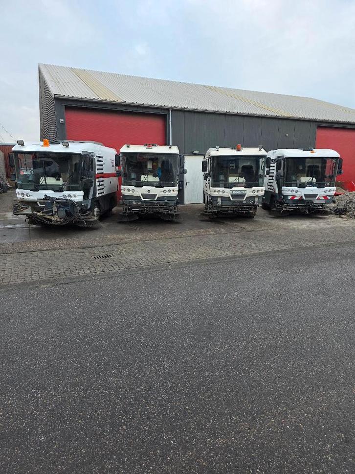 Veegservice- Verhuur RAVO 530-540 veegmach. en LM TRAC 286, Zakelijke goederen, Machines en Bouw | Onderhoud en Reiniging, Ophalen