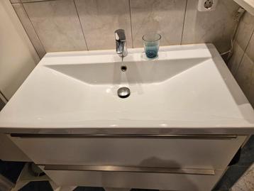 Wastafel met onderkast en hoge kast - Badkamer set beschikbaar voor biedingen