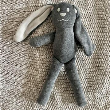 Rammelaar Knuffel Konijn beschikbaar voor biedingen