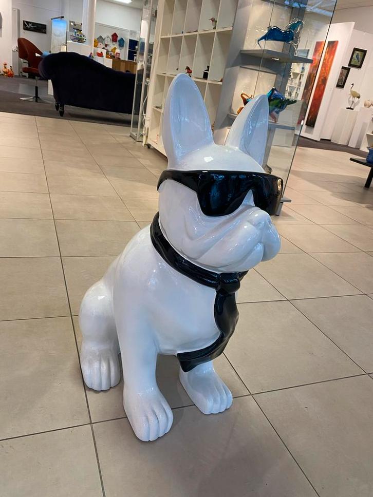 Cool Bulldog Beeld - 80cm - Binnen/Buiten, Tuin en Terras, Tuinbeelden, Nieuw, Dierenbeeld, Kunststof, Ophalen of Verzenden