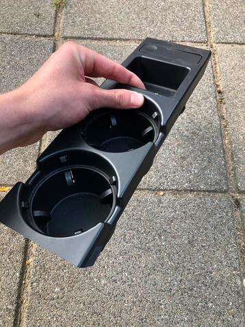 E46 beker- en munt houder. beschikbaar voor biedingen