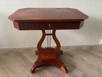 Empire bijzettafel / harptafeltje / naaitafeltje met lade.  beschikbaar voor biedingen