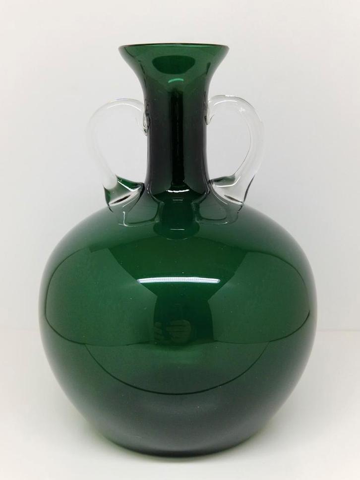 Smaragdgroene vaas met dubbele oren Jean Beck München 1920., Antiek en Kunst, Antiek | Glas en Kristal, Ophalen of Verzenden