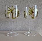 Twee grote plastic Wijnglazen met Palmboom opdrukken, Ophalen of Verzenden, Zo goed als nieuw, Overige typen