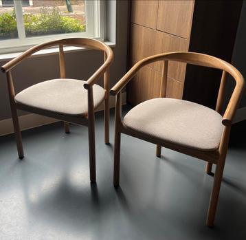 2 eikenhouten eetkamerstoelen scandinavisch japandi design