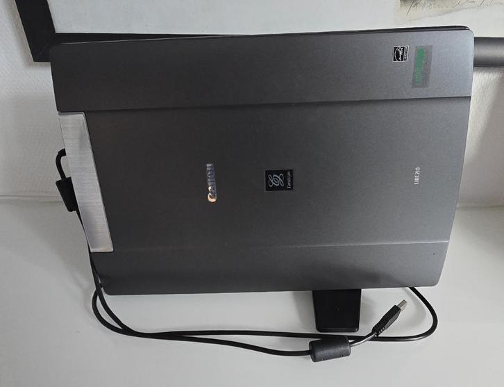 Canon CanoScan LiDe 210 flatbed A4 scanner, Computers en Software, Scanners, Zo goed als nieuw, Flatbedscanner, MacOS, Windows