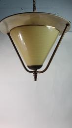 Vintage hanglamp, geel glazen kap in metalen houder. K14, Tweedehands verkoop, Tweedehands verkoop, Gebruikt, Ophalen of Verzenden