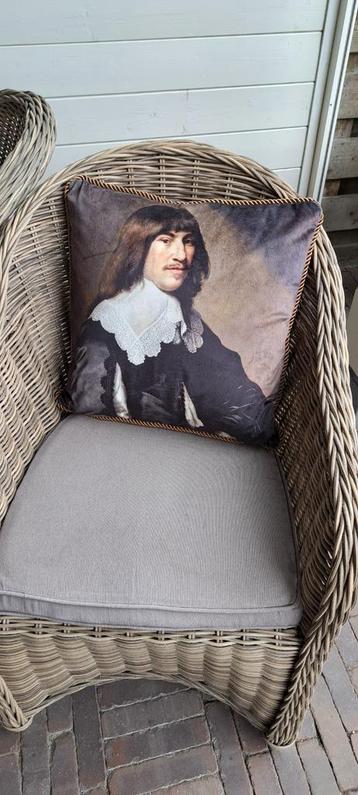 Brocant klassiek kussen beschikbaar voor biedingen