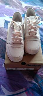 Reebok Classic 41, Kleding | Dames, Nieuw, Ophalen of Verzenden, Roze, Sneakers of Gympen