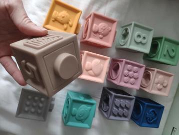 Stapelbare silicone blokken met figuren, diertjes, beschikbaar voor biedingen