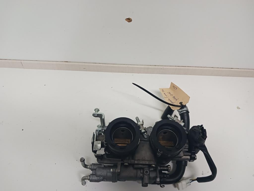 Yamaha tmax 530 gasklep huis, Bijen