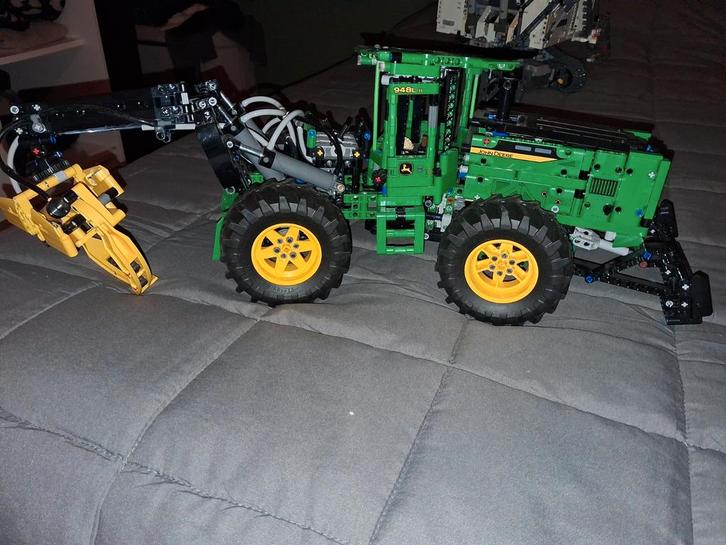 LEGO Technic John Deere Tractor - In elkaar gezet, Kinderen en Baby's, Speelgoed | Duplo en Lego, Ophalen of Verzenden