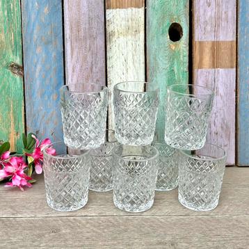 Prachtige kleine whiskey glazen chique waterglazen beschikbaar voor biedingen
