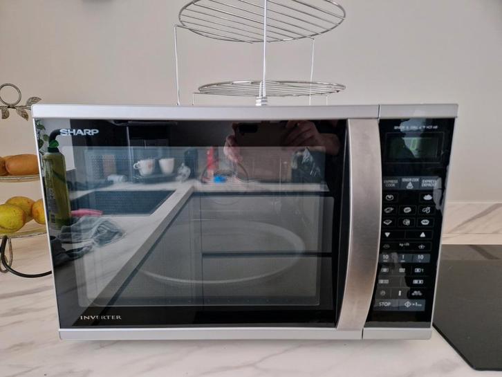 Sharp R-971INW Combimagnetron zilver 15 dec 2023, Witgoed en Apparatuur, Magnetrons, Zo goed als nieuw, Grill, Oven, Draaiplateau