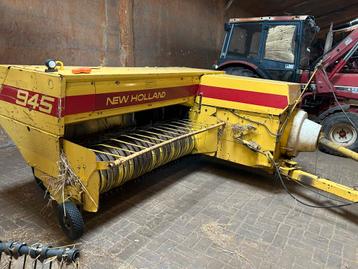 New holland 945 pakkenpers beschikbaar voor biedingen