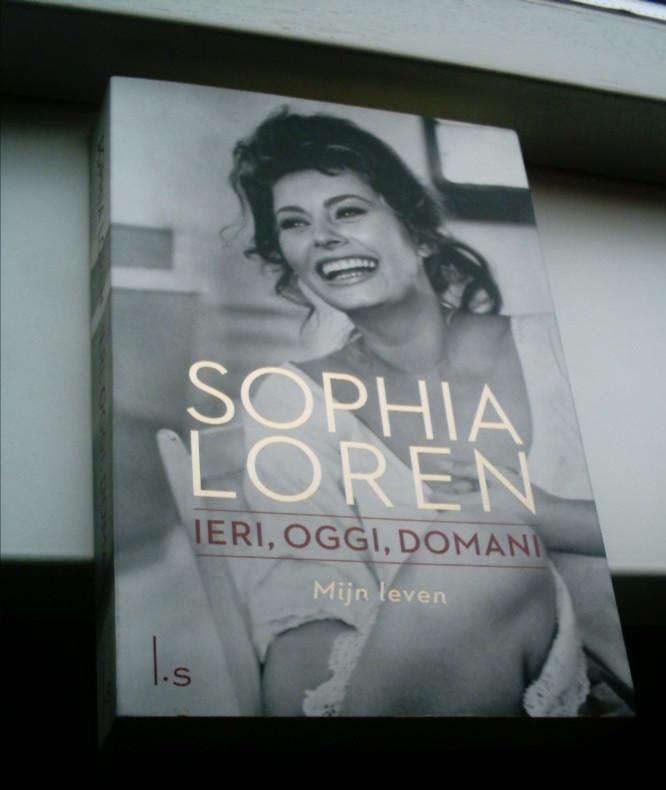 Sophia Loren: Mijn leven. Ieri, oggi, domani(9789024565979)., Boeken, Biografieën, Zo goed als nieuw, Ophalen of Verzenden